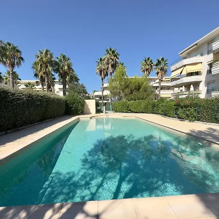Апартаменты Regent Cote D'azur Air-conditioned, Pool, Garden & Parking